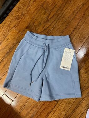 59. Lululemon scuba high rise short 5” blue size 2 NWT BLWL